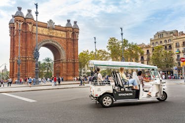 Tour di benvenuto di 2 ore di Barcellona in un tuk-tuk elettrico privato